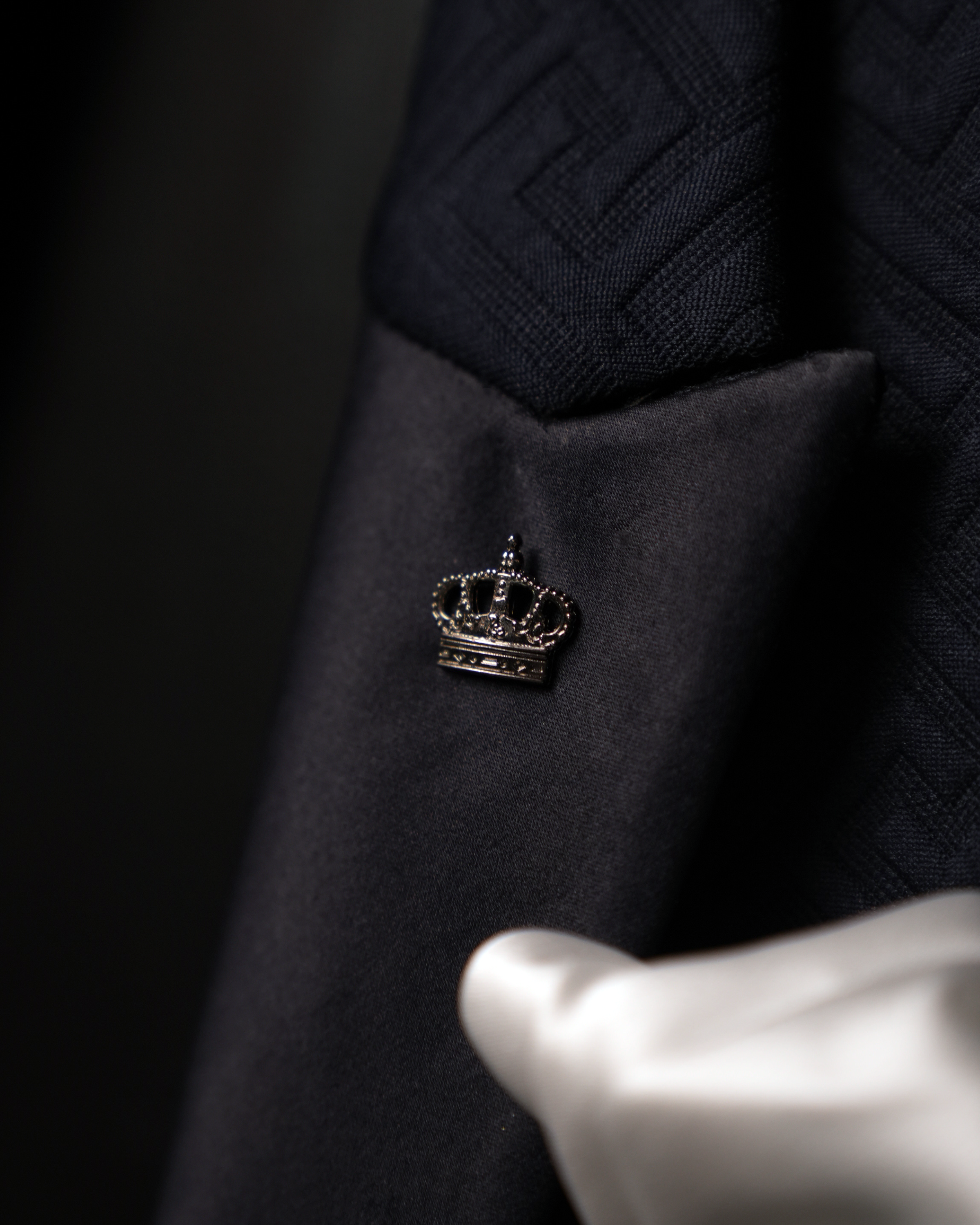 CROWN SOVEREIGN PIN